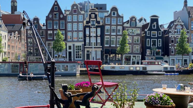 Zoome durch das Panorama von Amsterdam