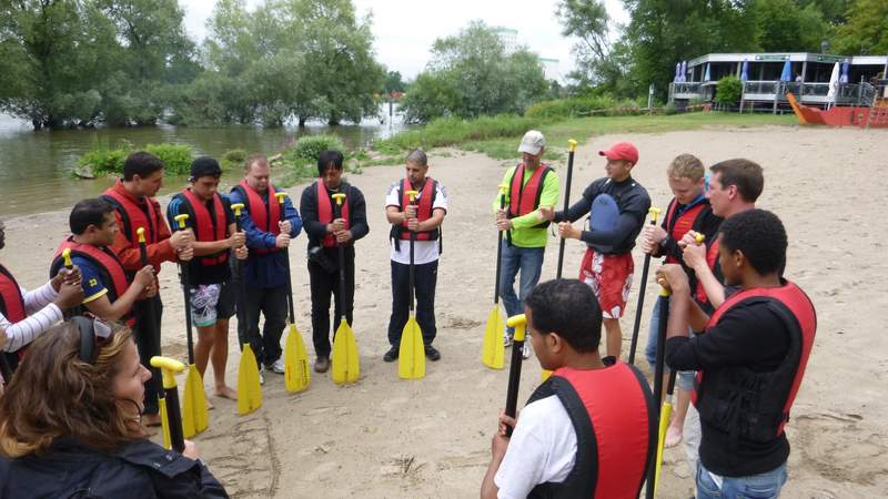 Kanadier-Schatzsuche mit GPS und Teamaufgaben