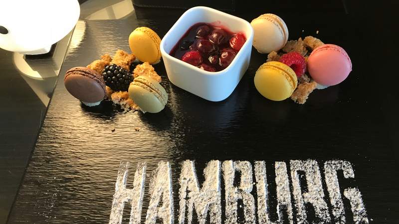 Edele Macarons und andere Leckereien beim Empfang in Hamburg