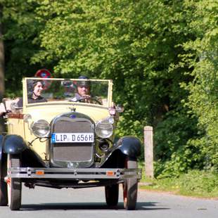 Mit dem Oldtimer aus den 20er'n unterwegs