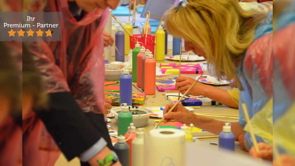 Gemeinsam wachsen, gemeinsam synergieren - Erfolg durch kreatives Teamwork mit Action Painting!