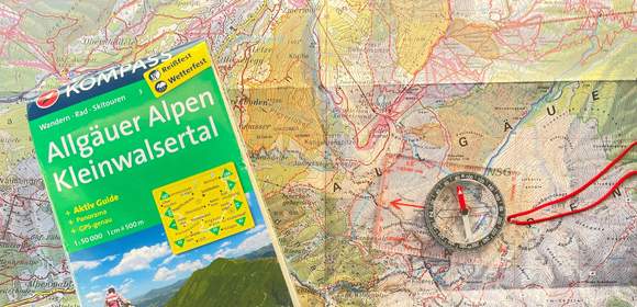 Naturrallye mit Karte und Kompass