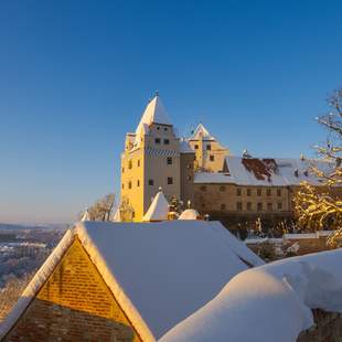 Burg Trausnitz im Schnee bei Landshut Burg Trausnitz im Sonnenschein und Schnee