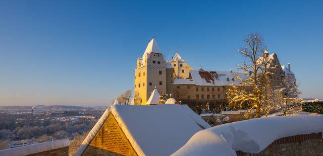 Burg Trausnitz im Sonnenschein und Schnee