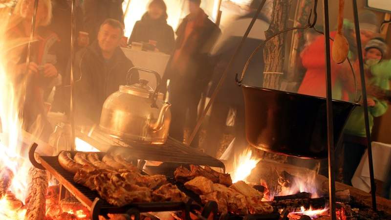 Tagen und Feiern im Tipi