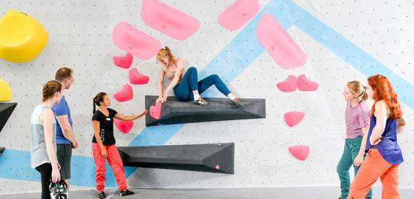 Teamgeist wecken: Einführung ins Bouldern