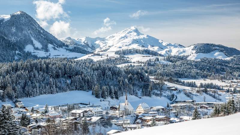 Ortsansicht von Fieberbrunn im Winter