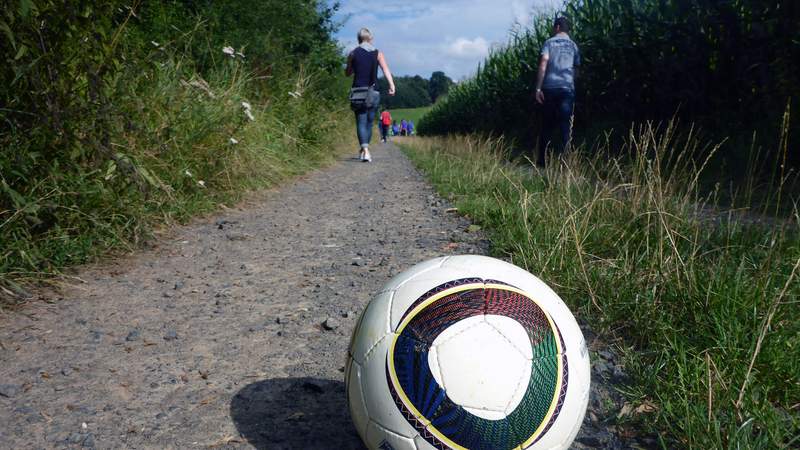 Fußball liegt bereit für die Geocaching-WM