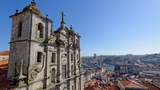 Blick auf ein historisches Gebäude in Porto