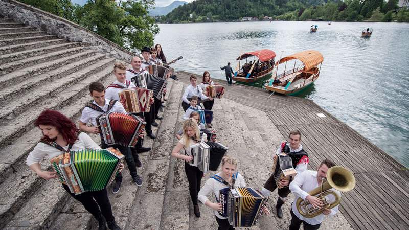 Folklore in Slowenien & Kroatien