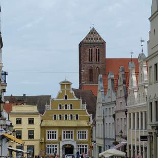 Wismar Altstadt Krimi, Glühwein und Abendessen in Wismar