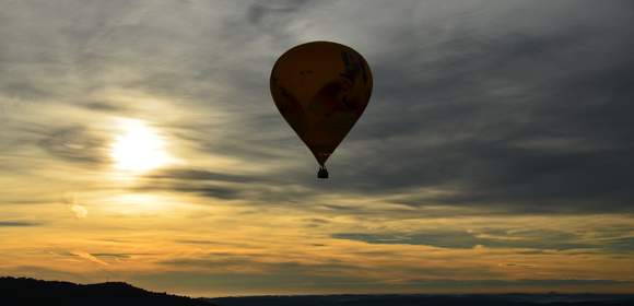 Heißluftballons über der Mosel