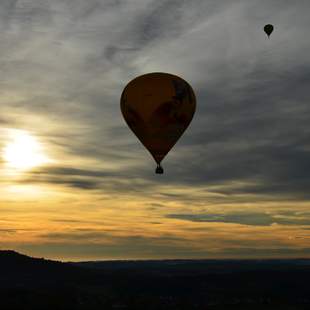 Heißluftballons über der Mosel