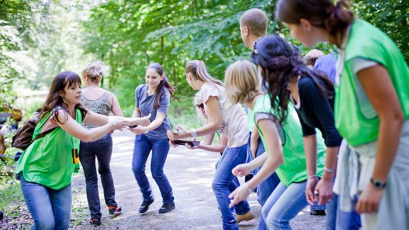 Gruppe beim Teambuilding Pipeline bei der Geocaching-WM