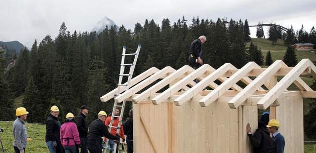 Bau der Hütte Schutzhütte bauen