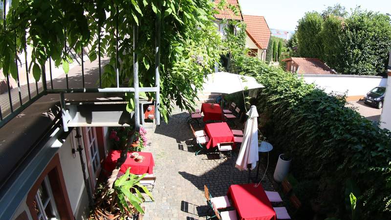 Innenhof Alter Winzerhof Weisenheim am Berg