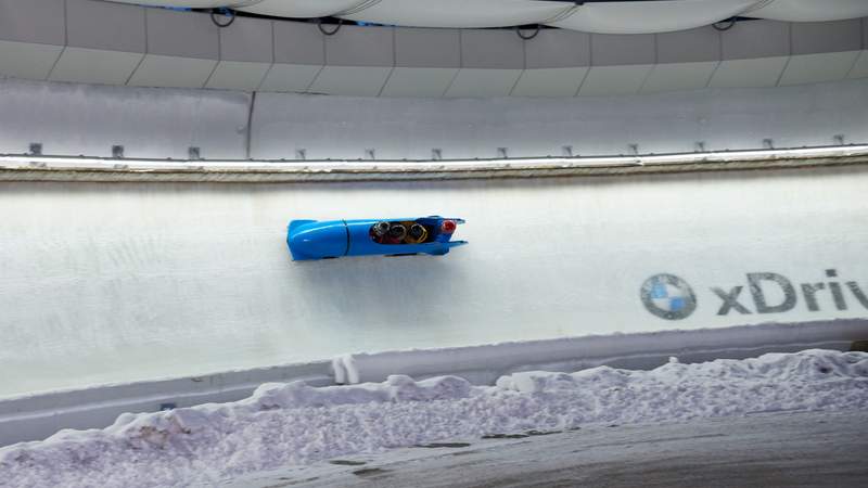 Olympische Bobfahrt im Eiskanal