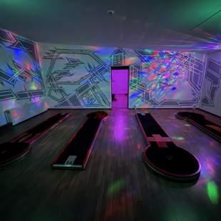 Minigolf (Indoor) auf 2 Etagen mit 18 Bahnen