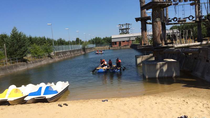 Team bei Abfahrt am Strand Wasserspaß in der Panzerwaschanlage
