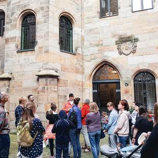 Menschengruppe bei Stadtführung in Lauf