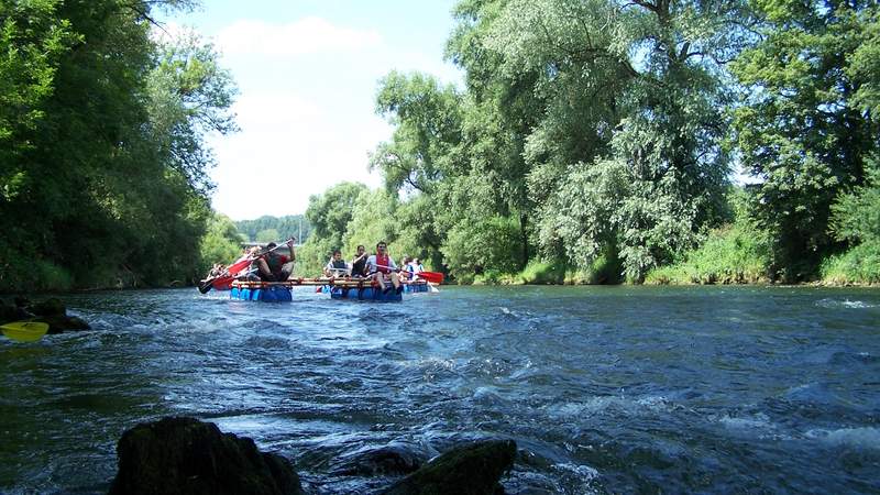 Floßbau & Floßfahrt, Einkehr im Biergarten