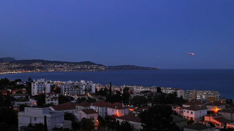 Blick über die Bucht von Nizza an der Côte d`Azur