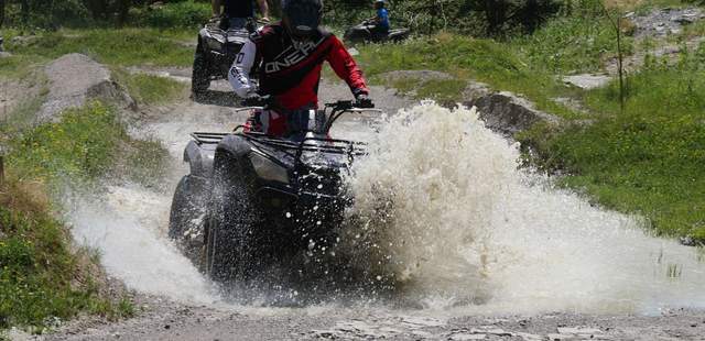 Quad Offroad fahren beim Betriebsausflug Offroad Betriebsausflug im AdventureSteinbruch