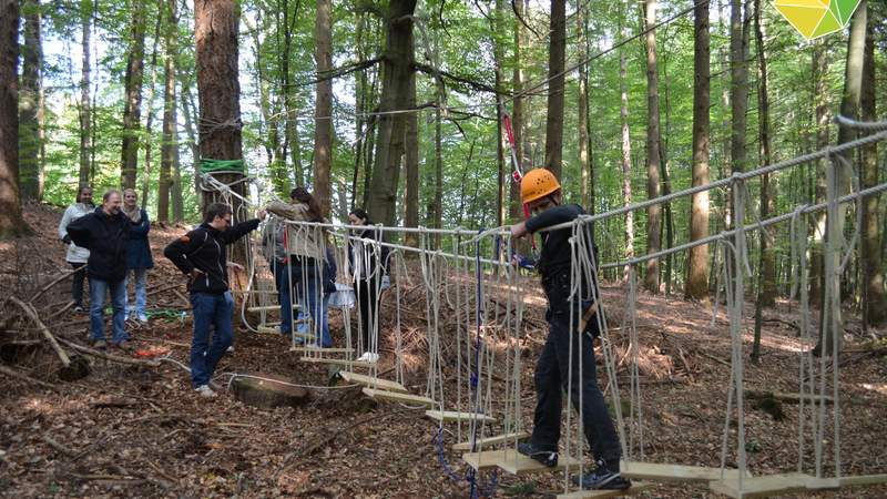 Brückenbau im HH-Sachsenwald: Team-Aufgabe