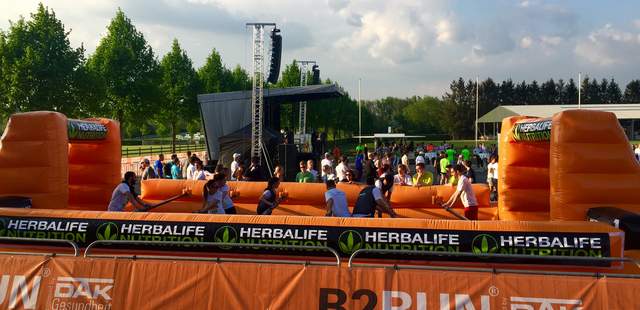 Menschenkicker, Human Soccer