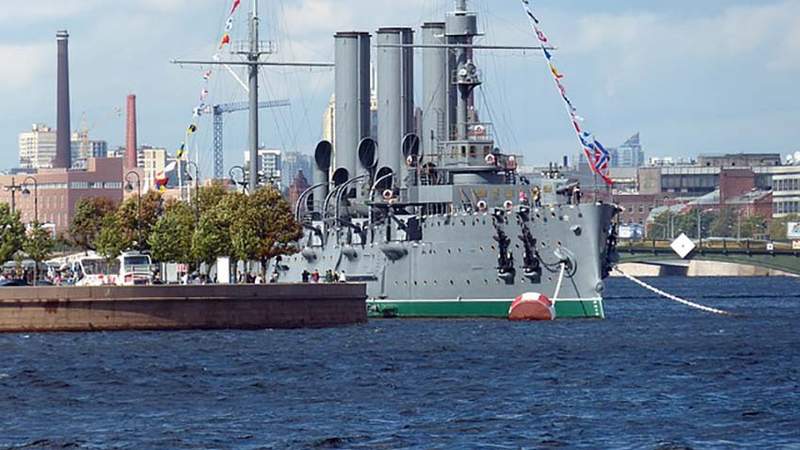 Incentive Reise Gruppenreise Russland St. Petersburg Kriegsschiff
