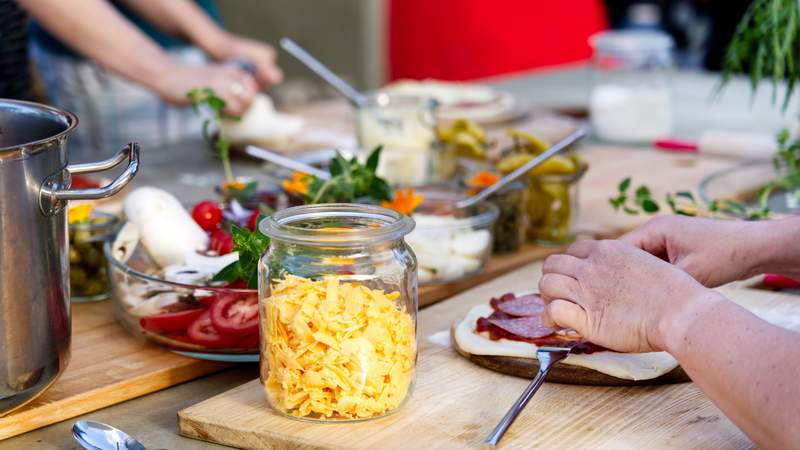 TEAM-Pizzabacken im Holzofen