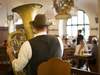 Im Münchner Hofbräuhaus