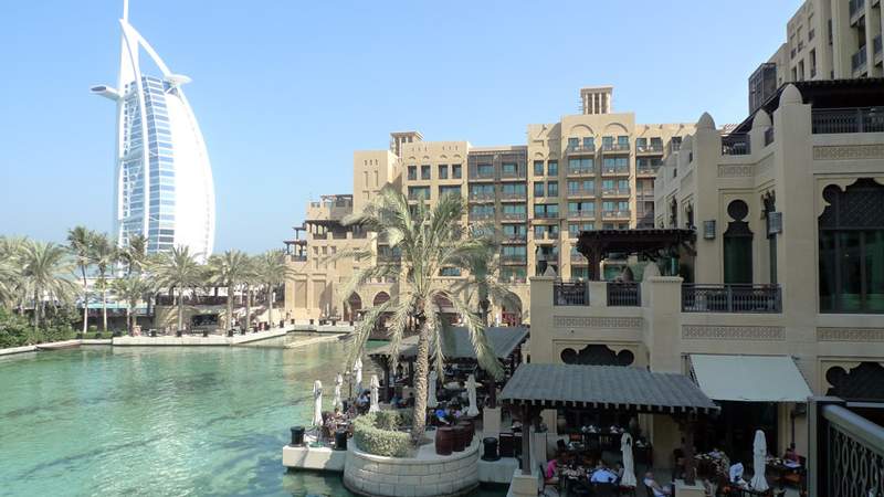Bahri Bar mit Blick auf dem Burj al Arab