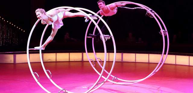Laura & Boy von Wheel Sensation, Duo Rhönrad Show Akrobatisches Entertainment: Solo & Duo Shows