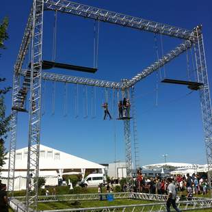 Mobiler Hochseilgarten: El Cubo