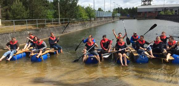 Wasserspaß in der Panzerwaschanlage