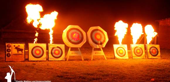 Bogenschießen-Fackeln- Teamevent