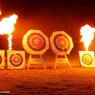 Bogenschießen-Fackeln- Teamevent