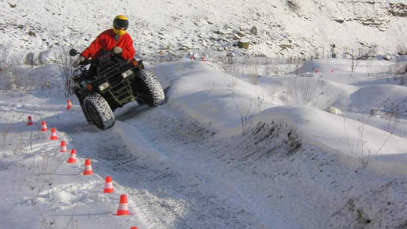 Weihnachtliche „Geländewagen & Quad Safari“