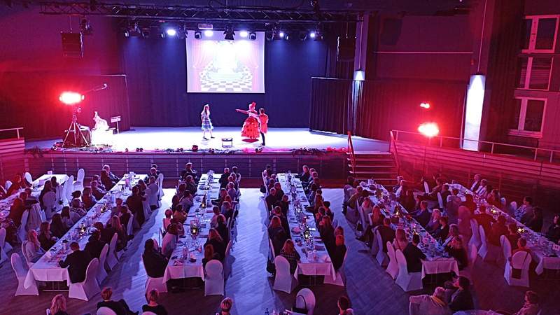 Alice, Hutmacher, rote Königin, Wunderland, Theater, Show, Technik inkl.