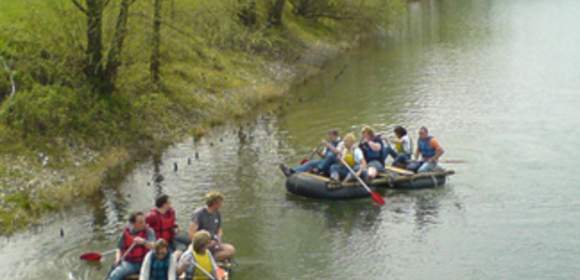 Floßbau mal anders auf der Xantener Südsee