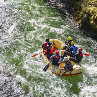 Wildwasser Rafting in den Bergen