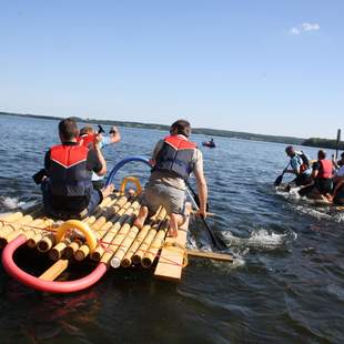 Floßbau mit Floßfahrt – Das Teambuilding!