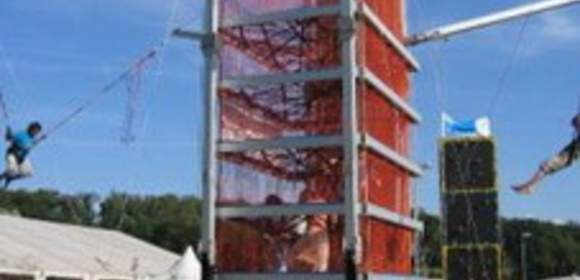 Multi Tower – Kletterwand & Bungee Trampolin
