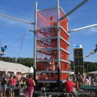 Multi Tower – Kletterwand & Bungee Trampolin