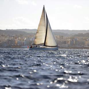 Segeln vor der Mittelmeerinsel Gozo Firmenreise Malta