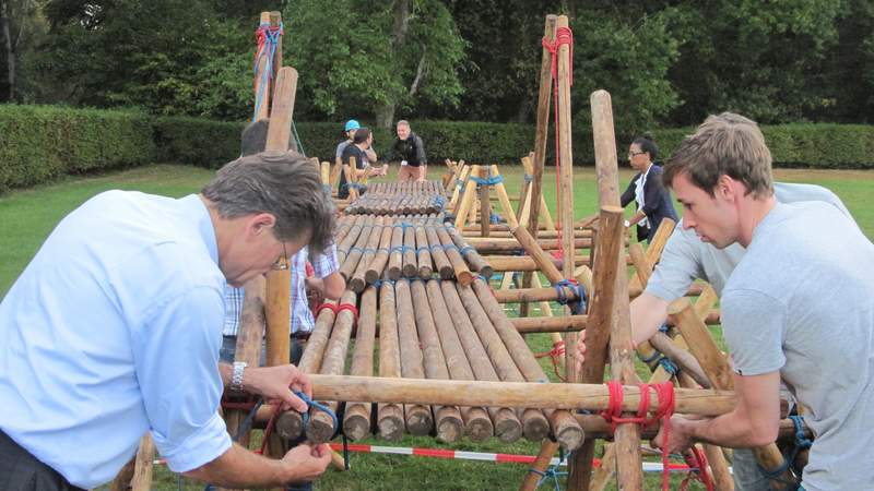 Teamaufgabe Holzbrückenbau