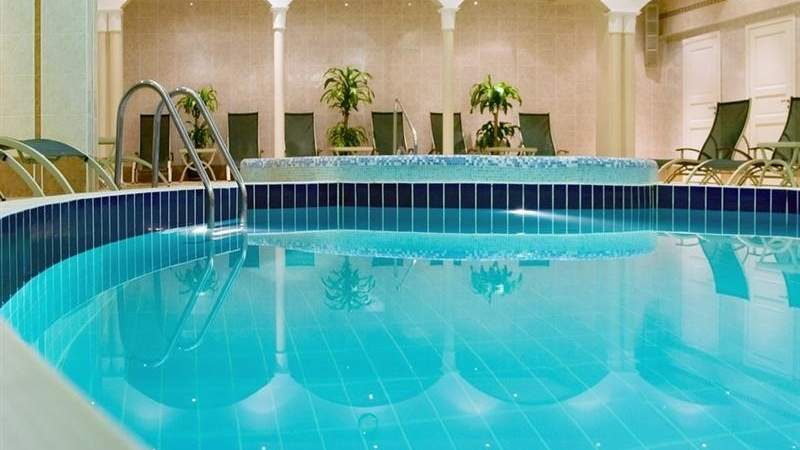 Indoor-Pool im 5-Sterne Marriott Grand Hotel Moskau