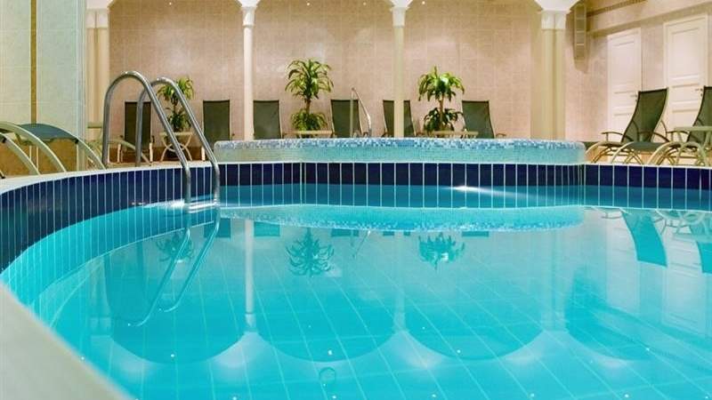 Indoor-Pool im 5-Sterne Marriott Grand Hotel Moskau