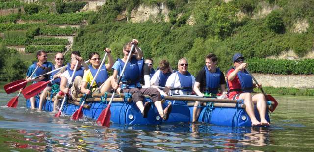 Floßbau und Floßfahrt in Walheim am Neckar